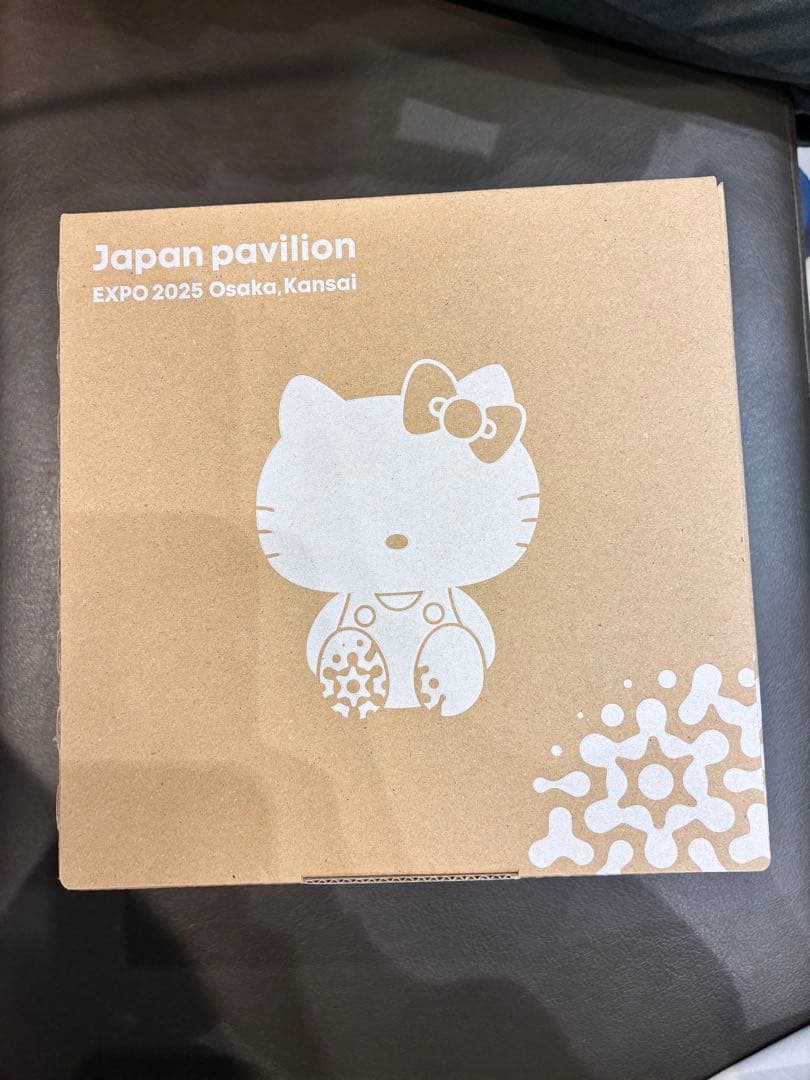 本日のみの限定価格！ハローキティとドラえもん フィギュア2個セット