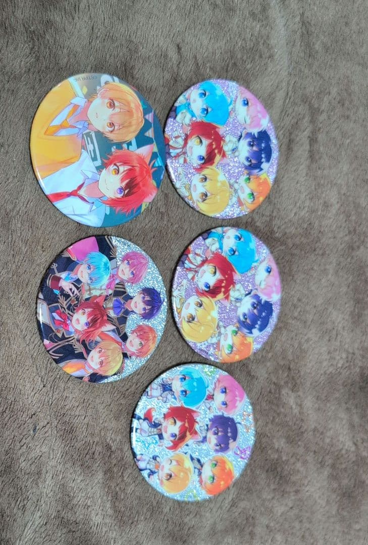 キャラクターグッズセット 多数のピンバッジ