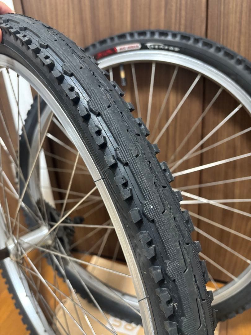 アラヤ製 自転車ホイールセット 8段スプロケット、DEPUTYタイヤ付き