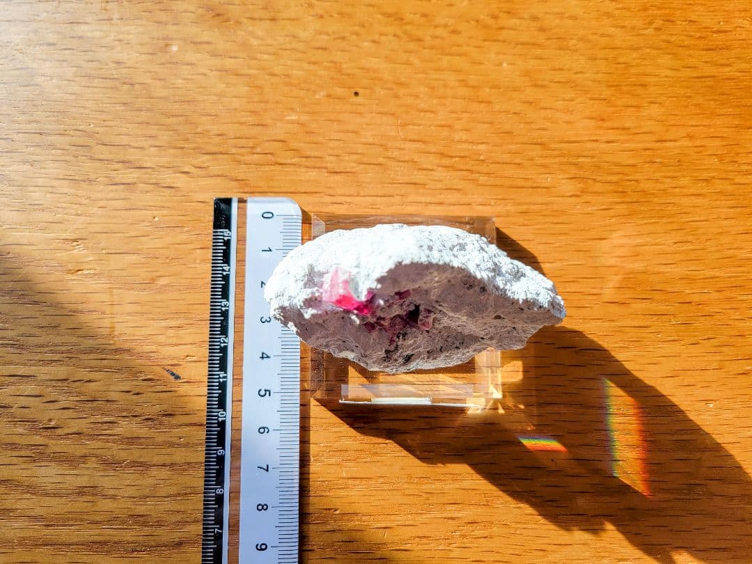 17日出品取り消します　貴重品レッドベリル結晶　鉱物原石