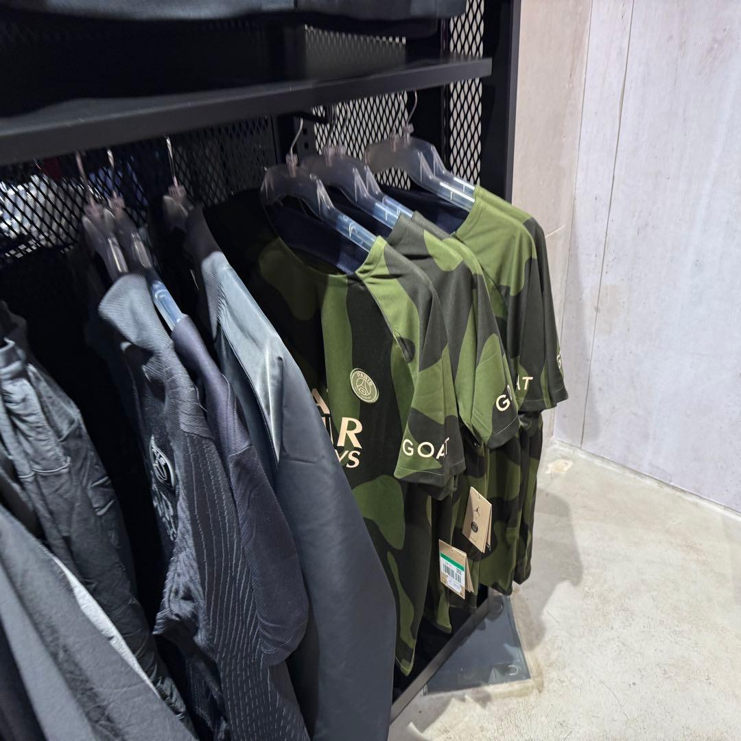 日本未発売　パリの公式ストアで購入　プレマッチシャツ 4th L 23-24