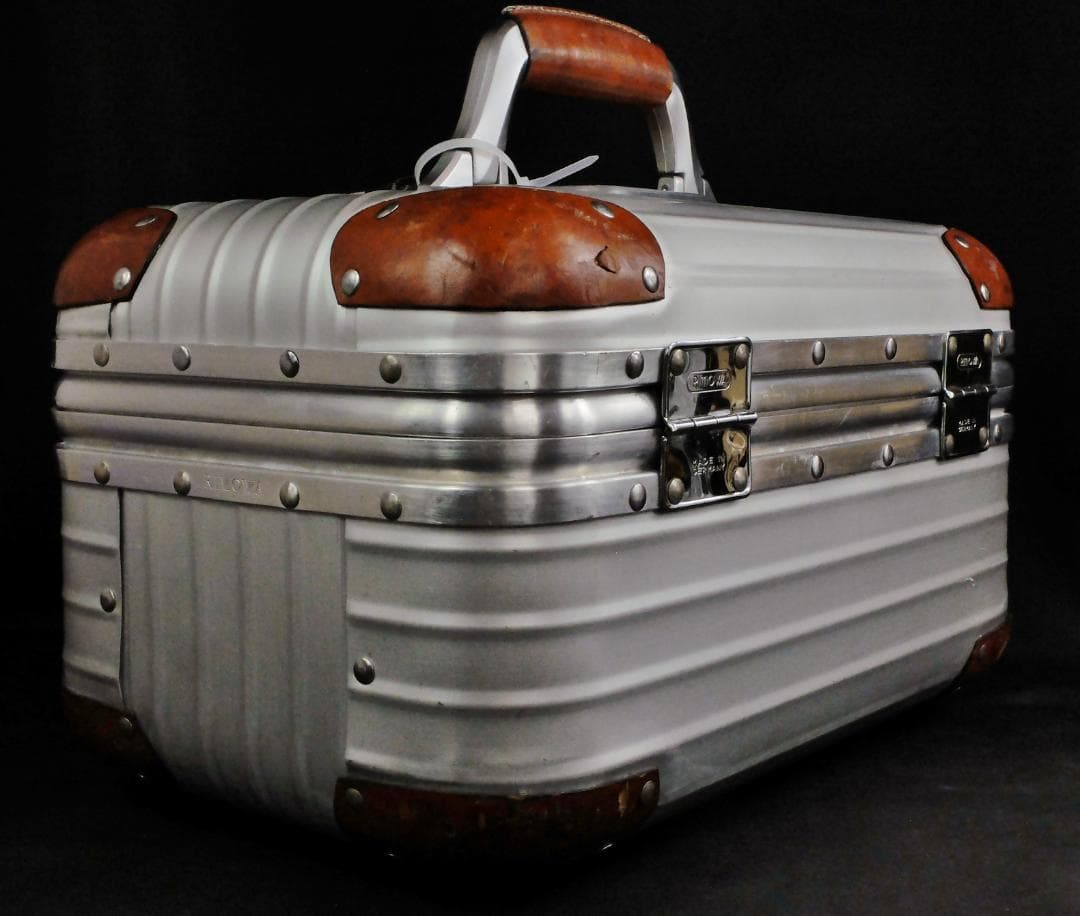 リモワ トパーズ『ASSIMA』ALビューティケース 17L【LTD/激レア】