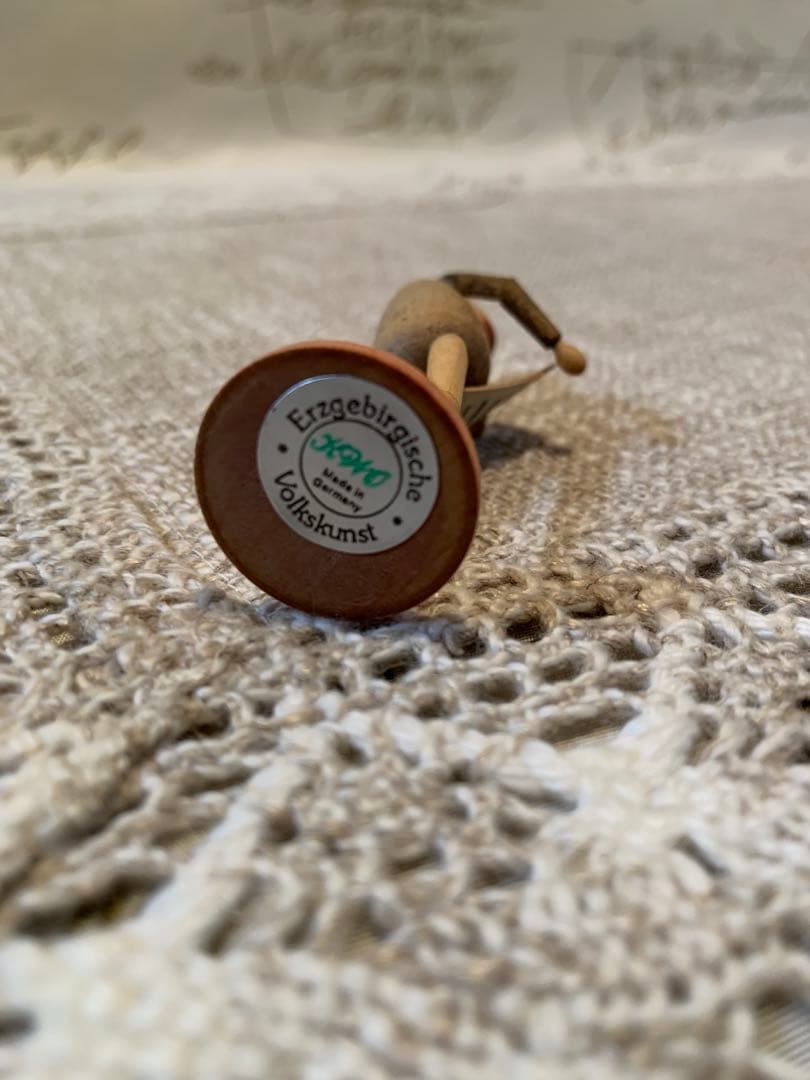 ドイツ製　木製人形　エルツ地方の珍しいユニークな文学者のお人形なんか可愛いです！