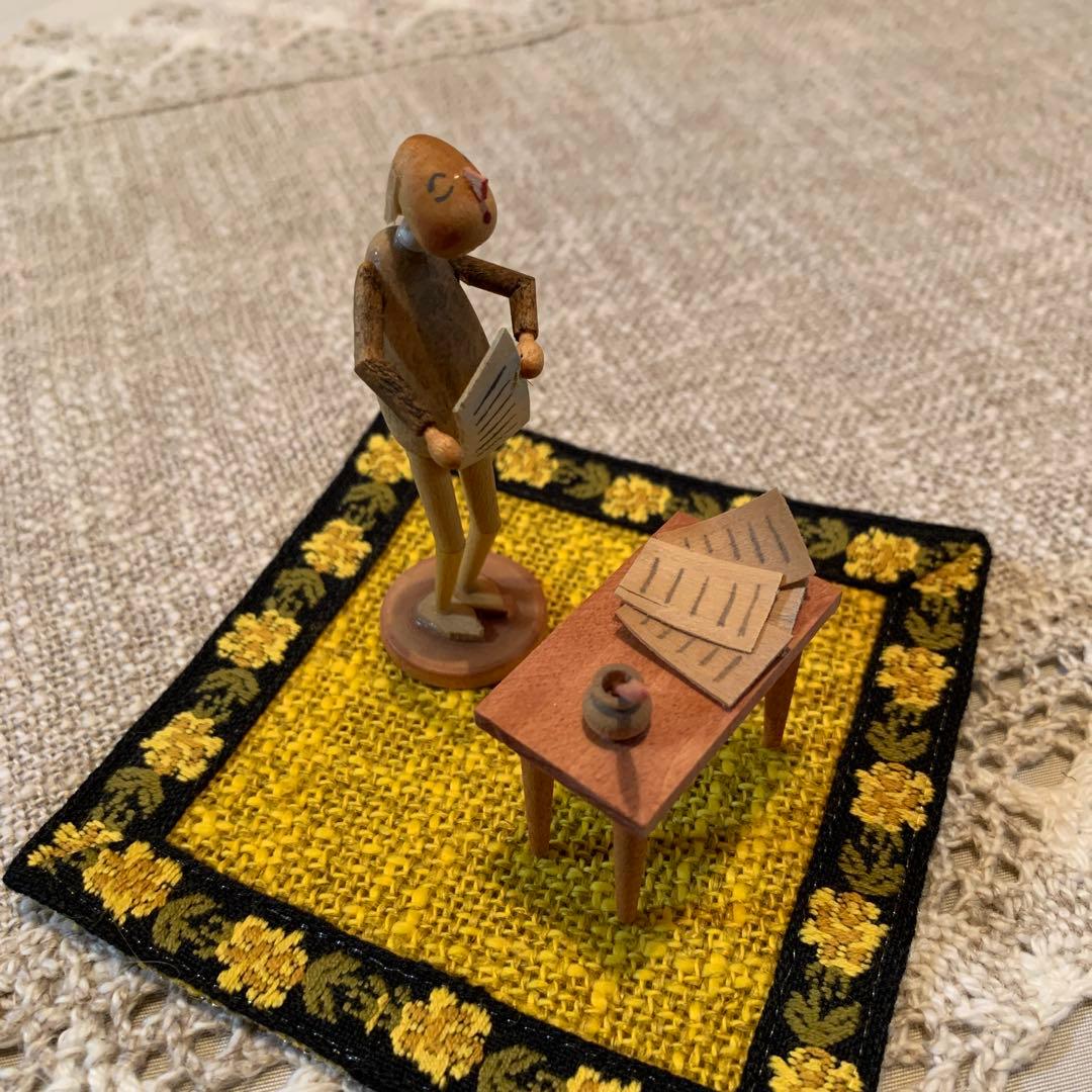 ドイツ製　木製人形　エルツ地方の珍しいユニークな文学者のお人形なんか可愛いです！