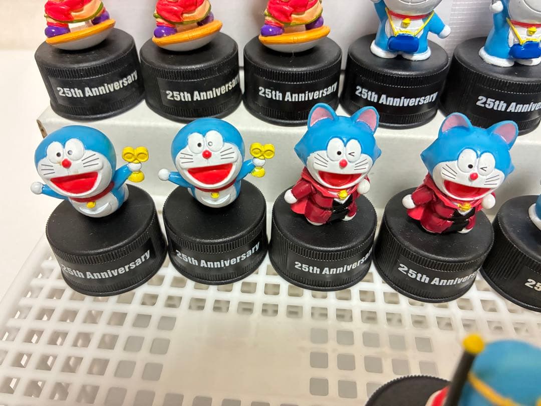 ドラえもん映画　25周年記念ペットボトルキャップ　フィギュアセット