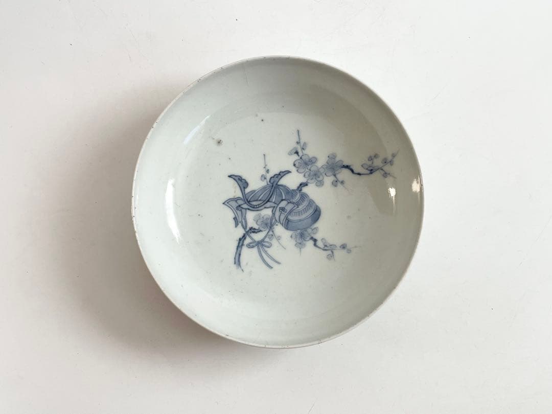 骨董　アンティーク　平戸　三川内　染付　梅に兜図　皿　丸皿　甲冑