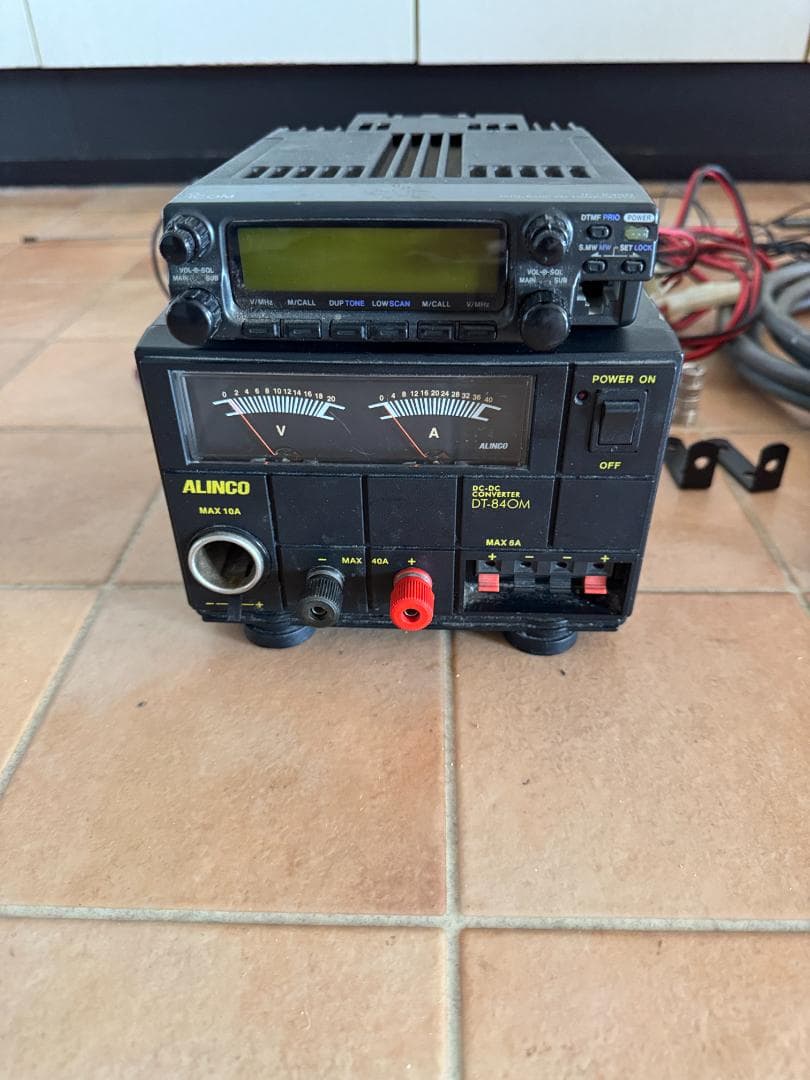 アマチュア無線機　iCOM IC2350D　ALINCO DT-840M 40A