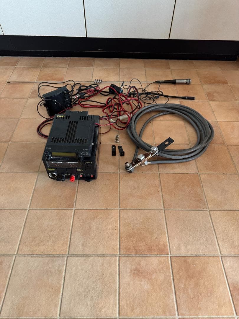 アマチュア無線機　iCOM IC2350D　ALINCO DT-840M 40A