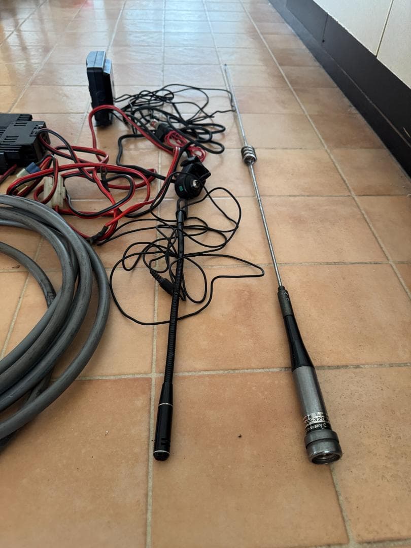 アマチュア無線機　iCOM IC2350D　ALINCO DT-840M 40A