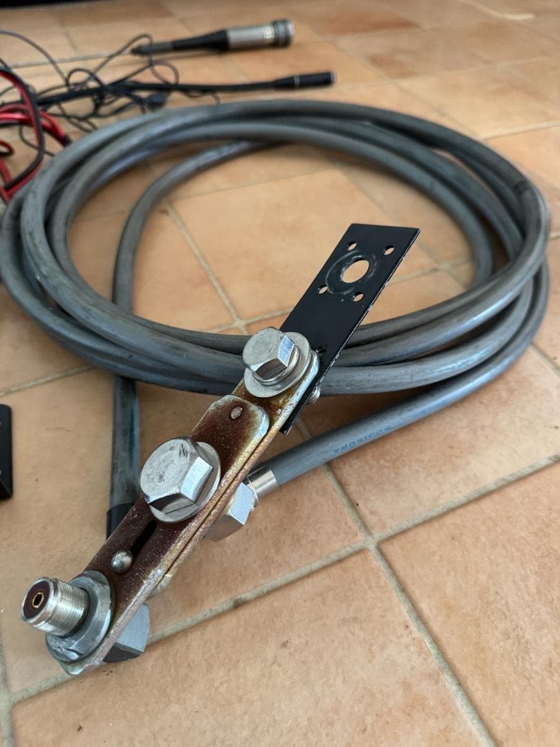 アマチュア無線機　iCOM IC2350D　ALINCO DT-840M 40A