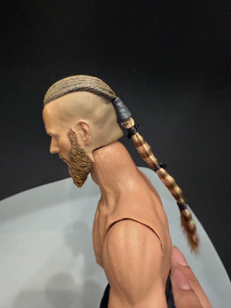 WWE 可動式フィギュア 筋肉質な体型