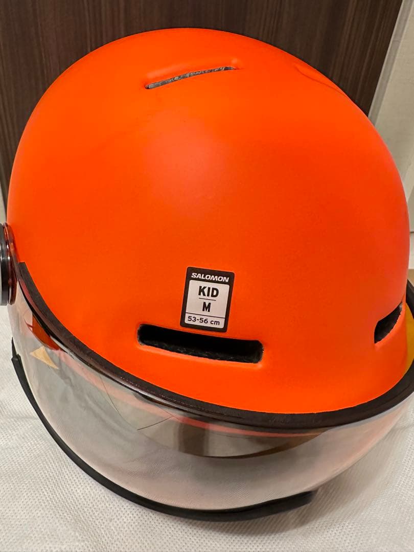 キッズ　スキー用ヘルメット　バイザー付き