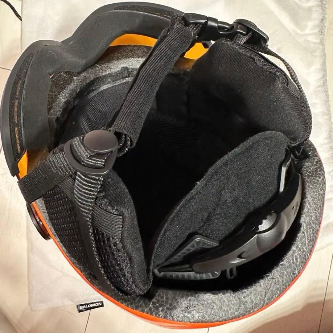 キッズ　スキー用ヘルメット　バイザー付き