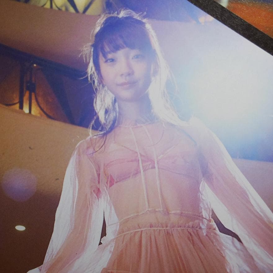 荻野由佳 直筆サイン入りチェキ