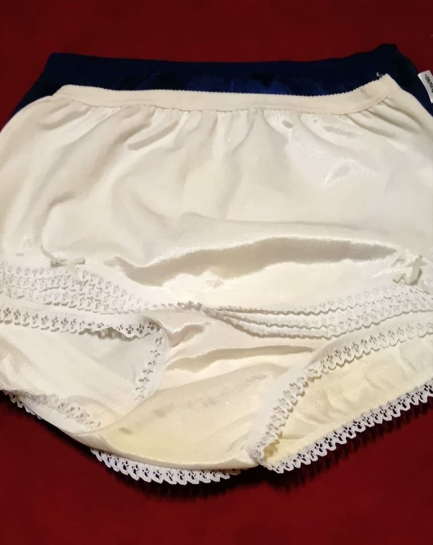 YONEX　アイボリー ショートフリルのアンダースコート