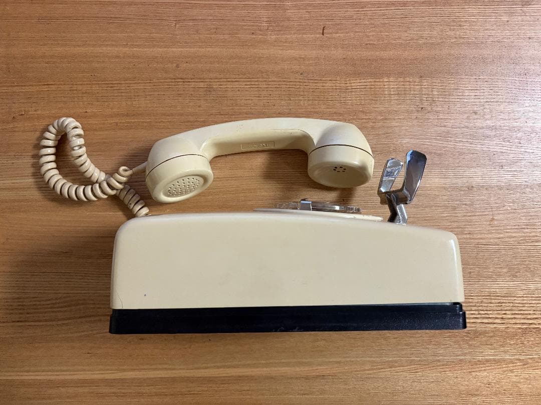 ヴィンテージ 壁掛け ダイアル 電話機 クリーム色