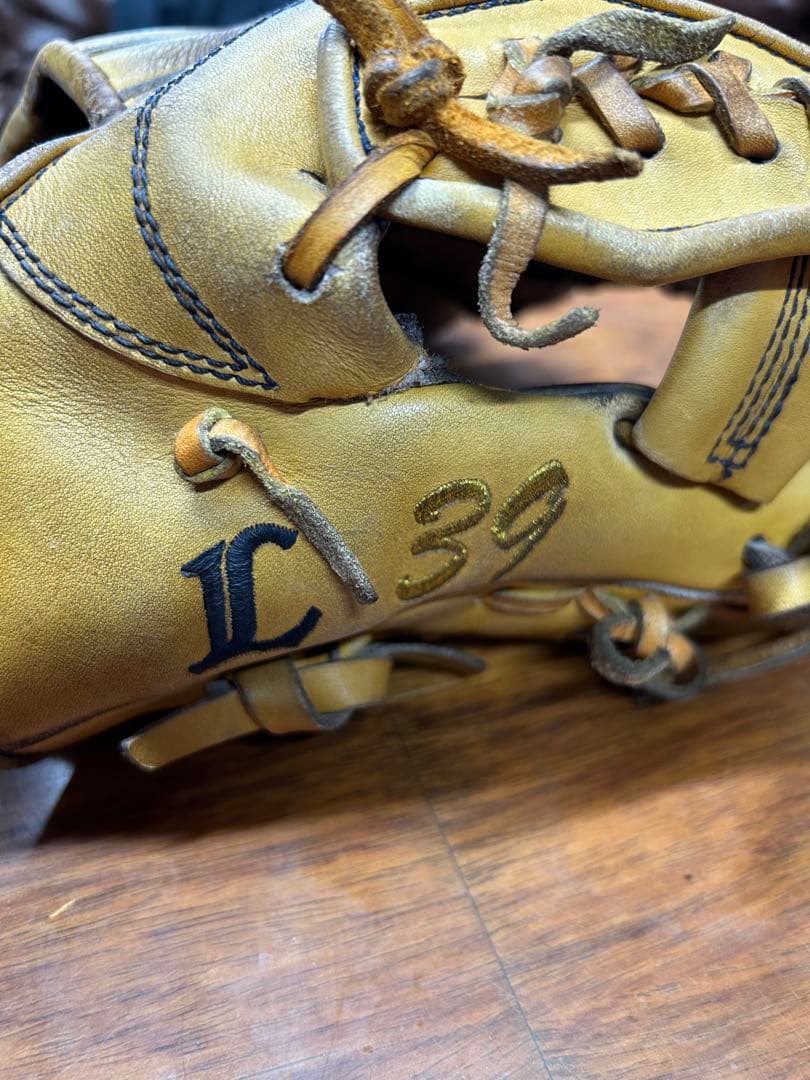 硬式野球グローブ 元埼玉西武ライオンズ　ウーネンティン選手内野手用ベージュ 39