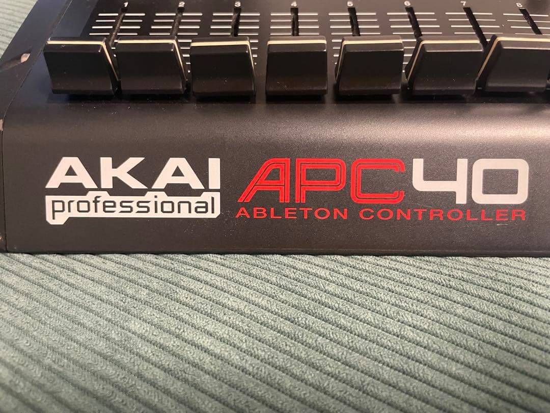 APC40 - AKAI Professional コントローラー