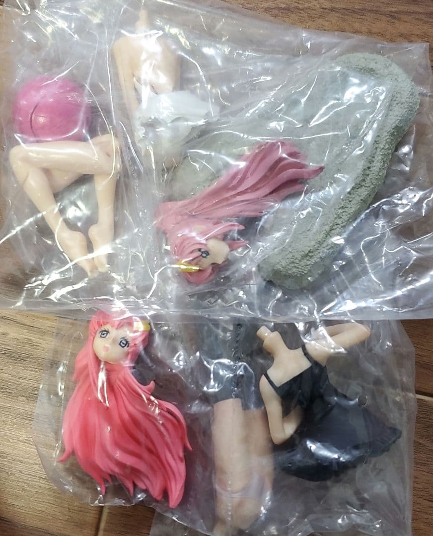 『機動戦士ガンダムSEED』 ヒロイン達の未開封フィギュア30体セット。