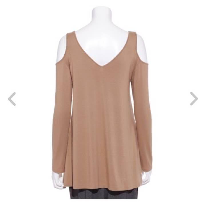 【新品未使用】emmi ヨガ オープンショルダートップス