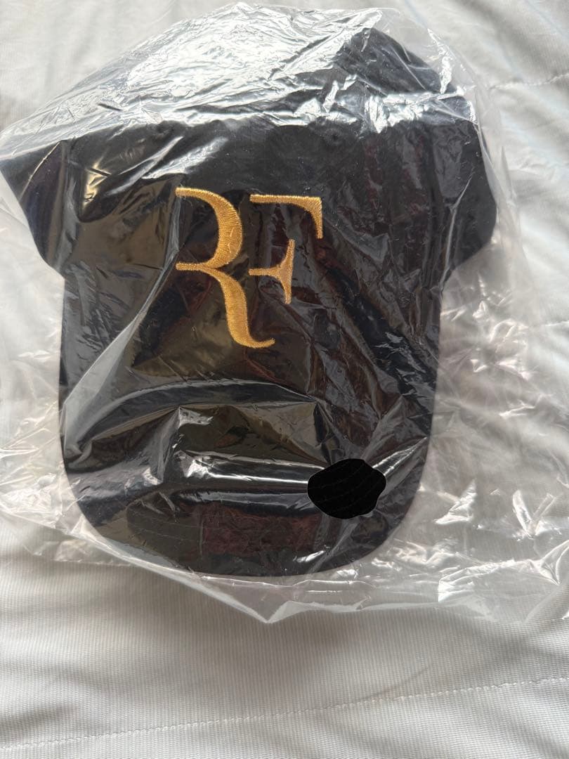 ユニクロ ロジャーフェデラーRFロゴ キャップ 黒金