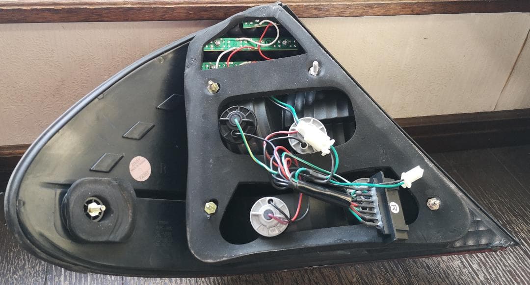 希望価格コメント欄へ　ベンツ　W211　Eクラスセダン　テールレンズASSY左右