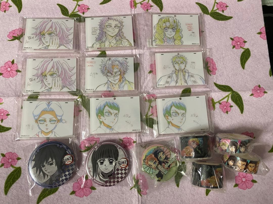 鬼滅の刃　ジオラマアクリルスタンド　ダイニング　缶バッジ