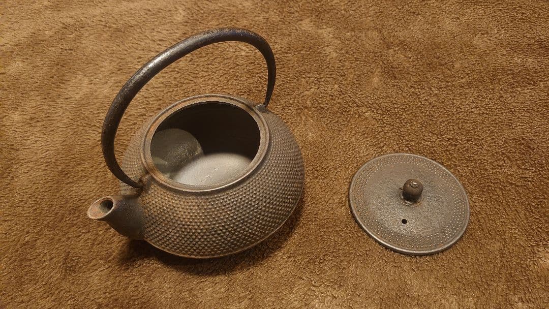 古鉄瓶　鉄瓶　小鉄瓶　アラレ　茶道具　蔵出し　１客