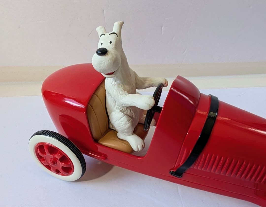 未使用〈タンタンの冒険レースカー＆スノーウィーフィギュア フランス製〉