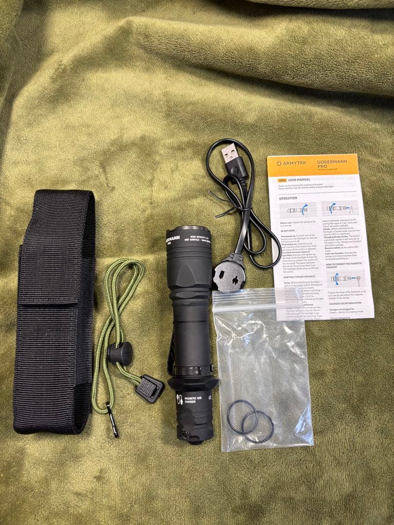 ARMYTEK DOBERMANN PRO タクティカルライト　キャンプ