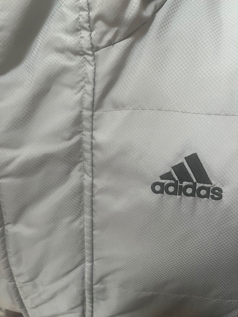 adidas Climaproofダウンベンチコート