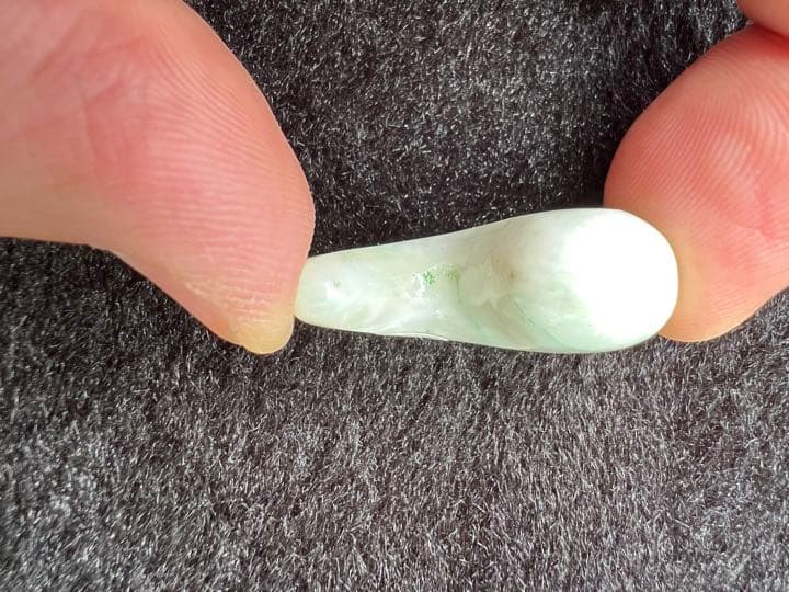 糸魚川翡翠　勾玉