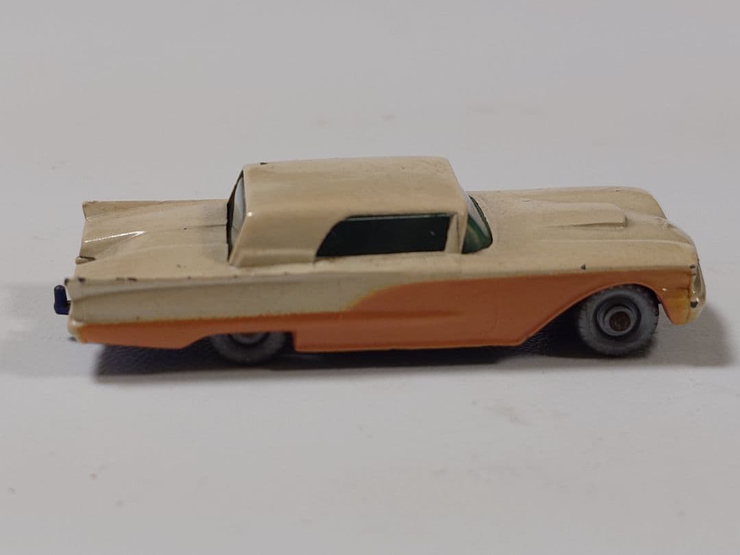 ミニカー MATCHBOX No.75 FORD THUNDERBIRD
