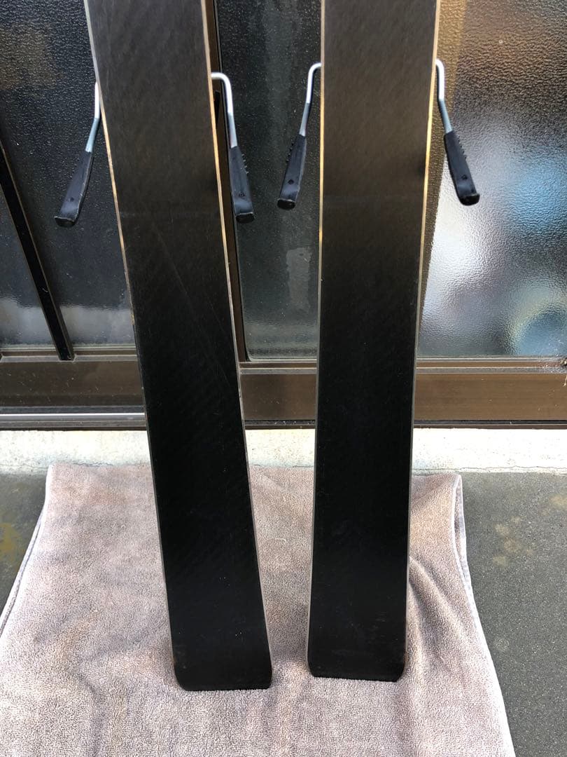 Elan のスキー板。