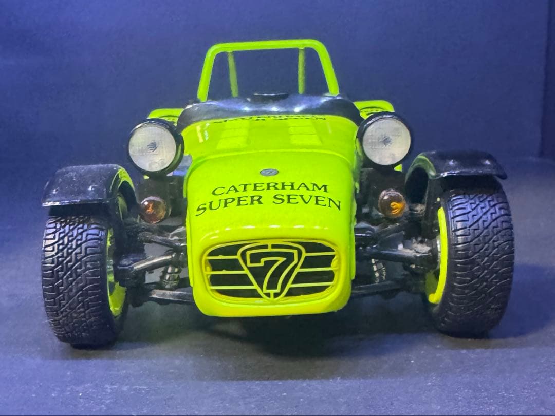 京商　Caterham Super Seven 1/18 蛍光イエロー