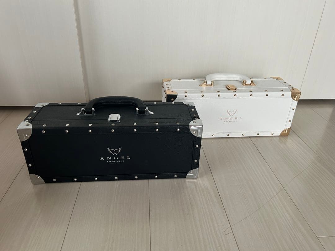ANGEL シャンパンボトル 黒白セット ケース付き