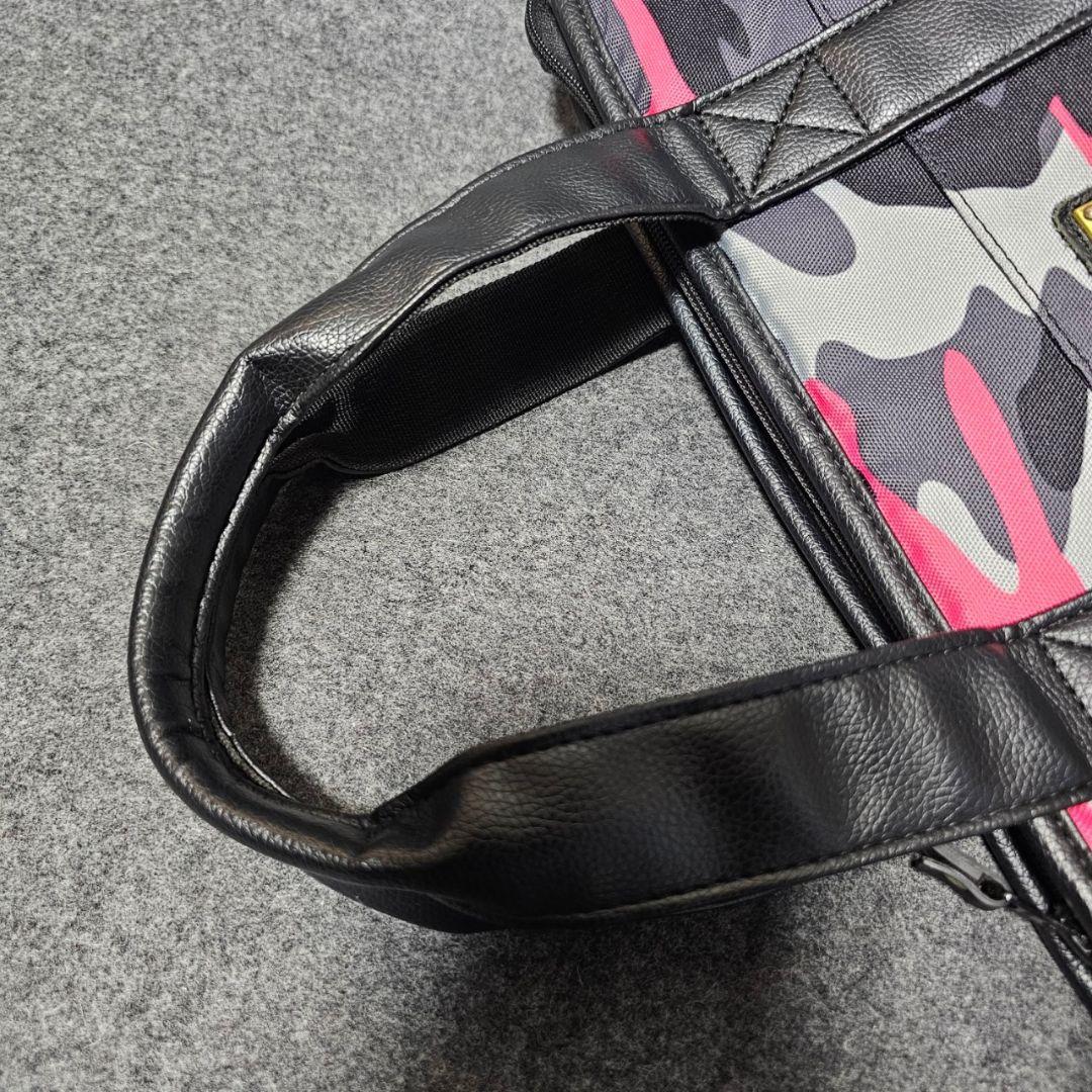 【V12】人気PVCレザー カモフラ柄×ロゴプレート カートバッグ 黒