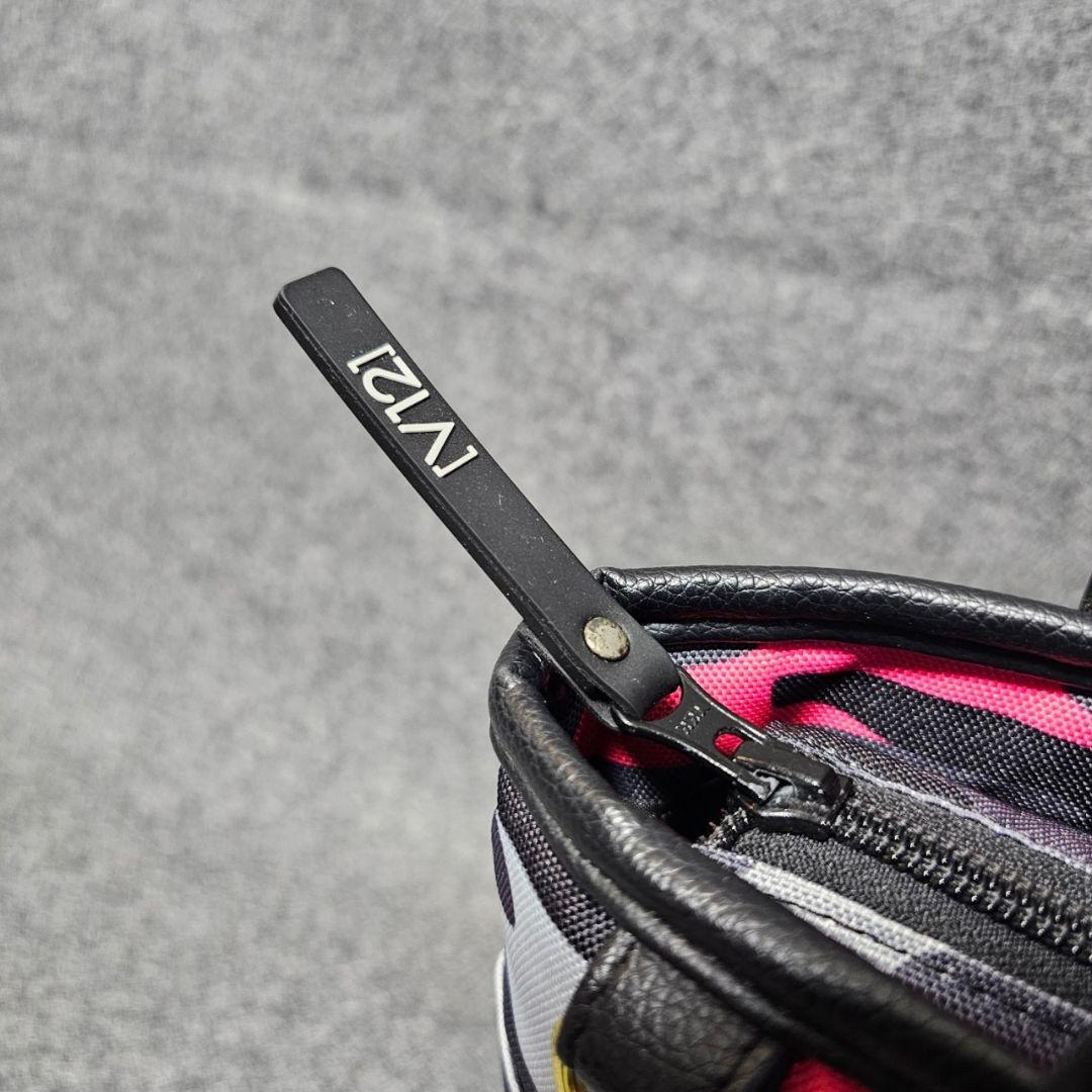 【V12】人気PVCレザー カモフラ柄×ロゴプレート カートバッグ 黒