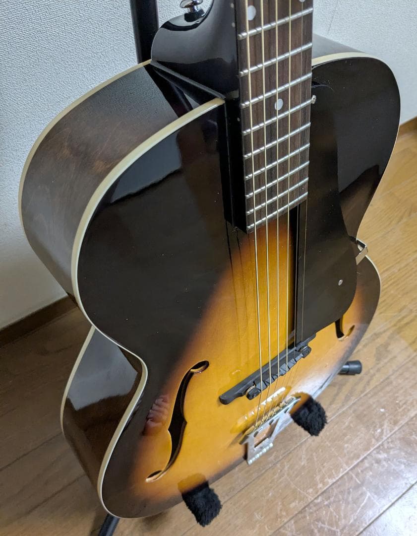 ノーブランド アーチトップギター ピエゾPU付 2020年代製