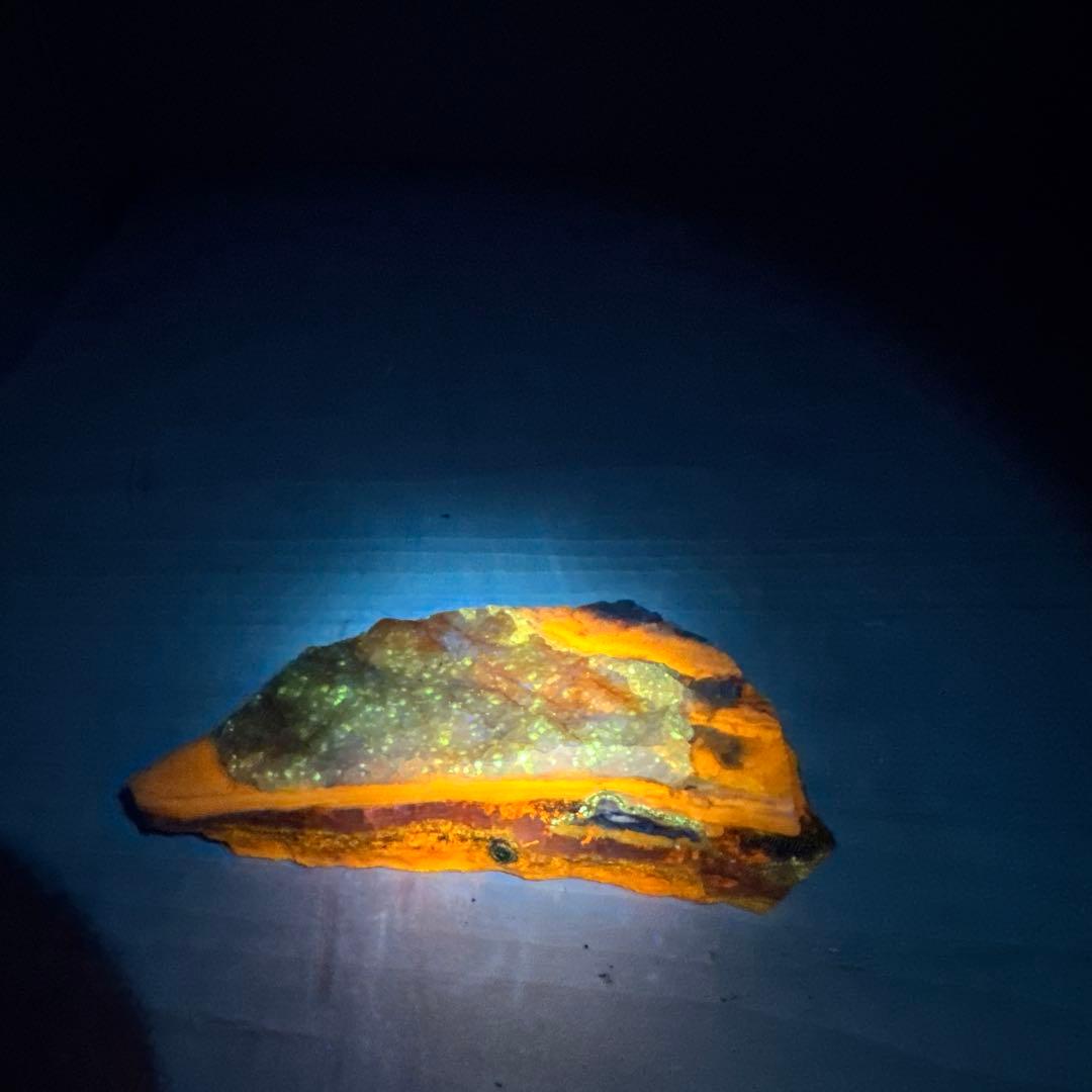 北海道石　然別オパール　蛍光オパール133g