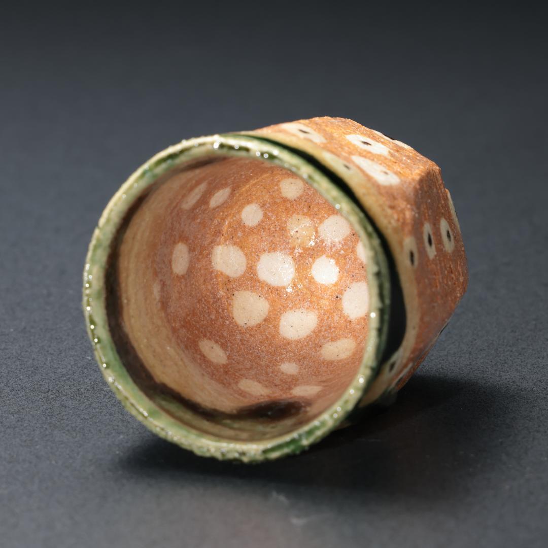 【ぐい呑・盃】鈴木五郎作 鳴海織部ぐい呑　共箱　R1201U3