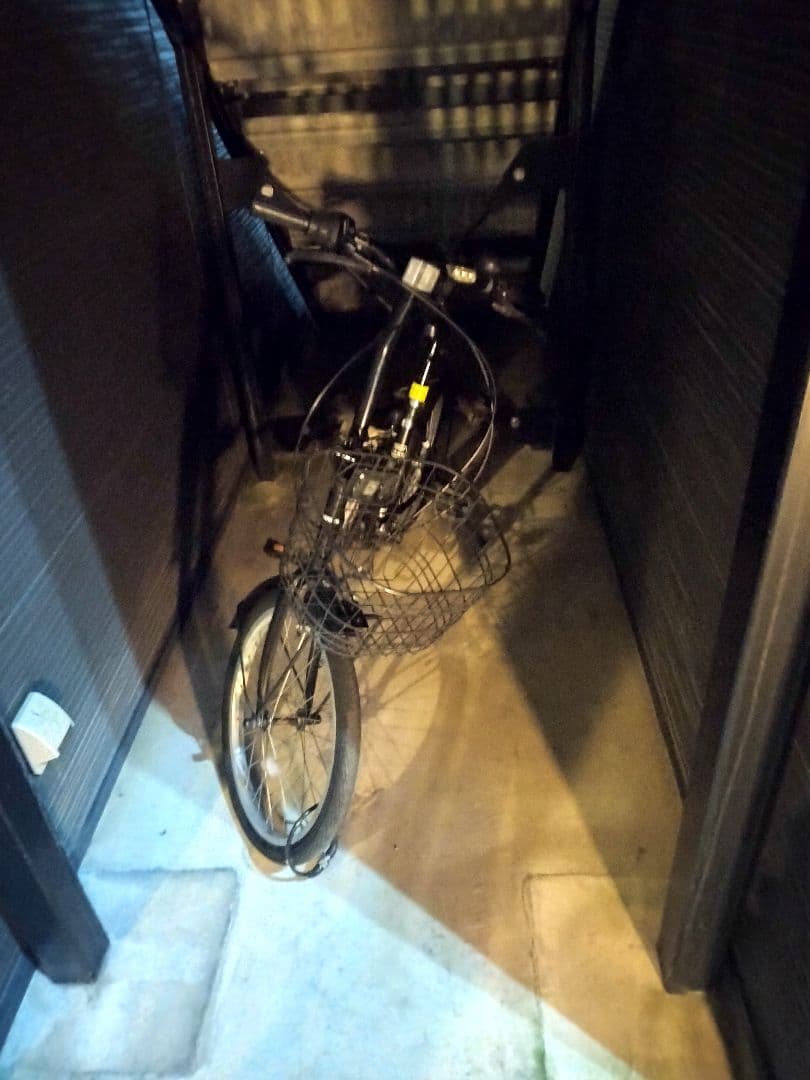 [直接引取限定]シマノ20インチ折りたたみ自転車 前バスケット付き　変速6段ギア