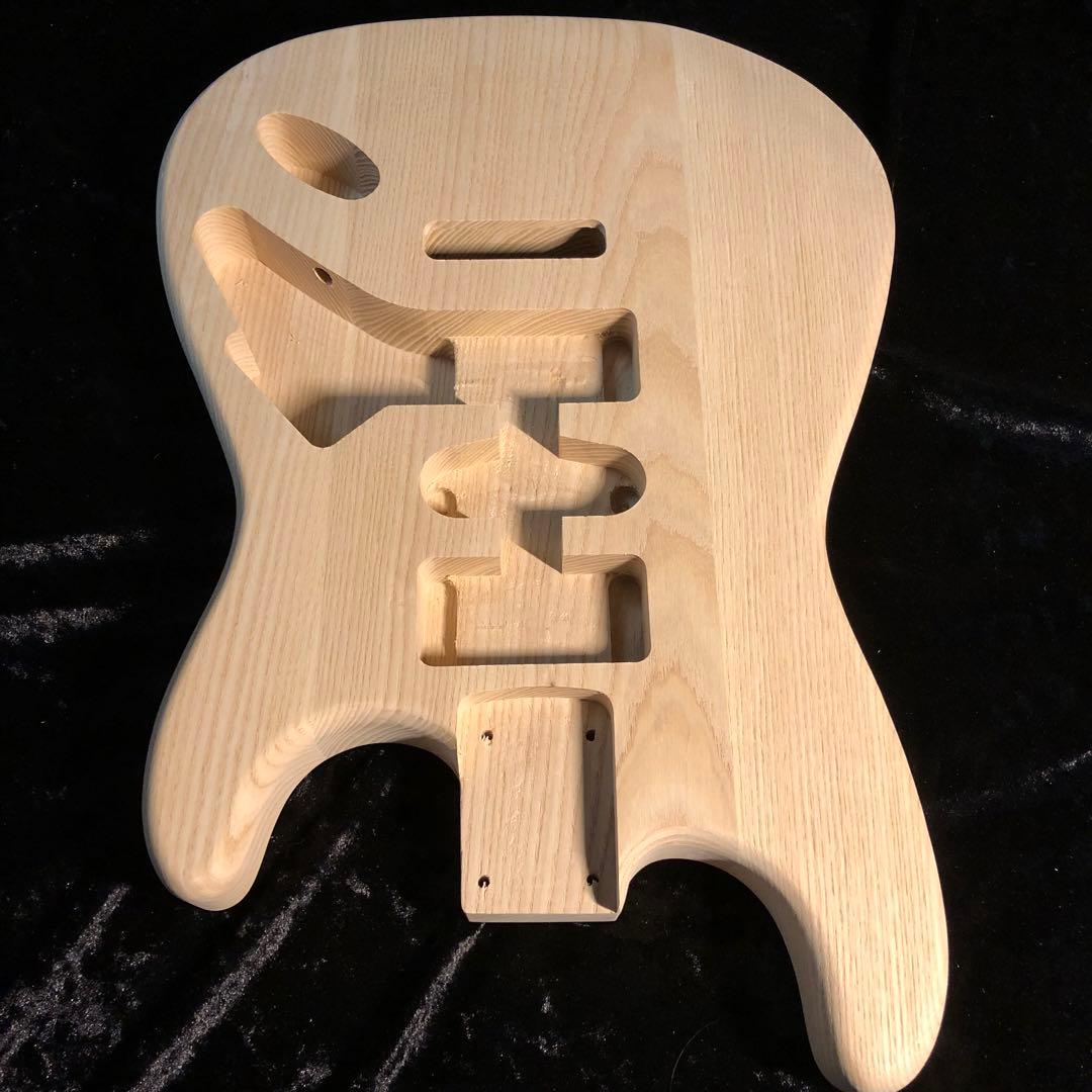 カナダ産アッシュ材　エレキギター　ストラトキャスター　ボディ　アッシュ