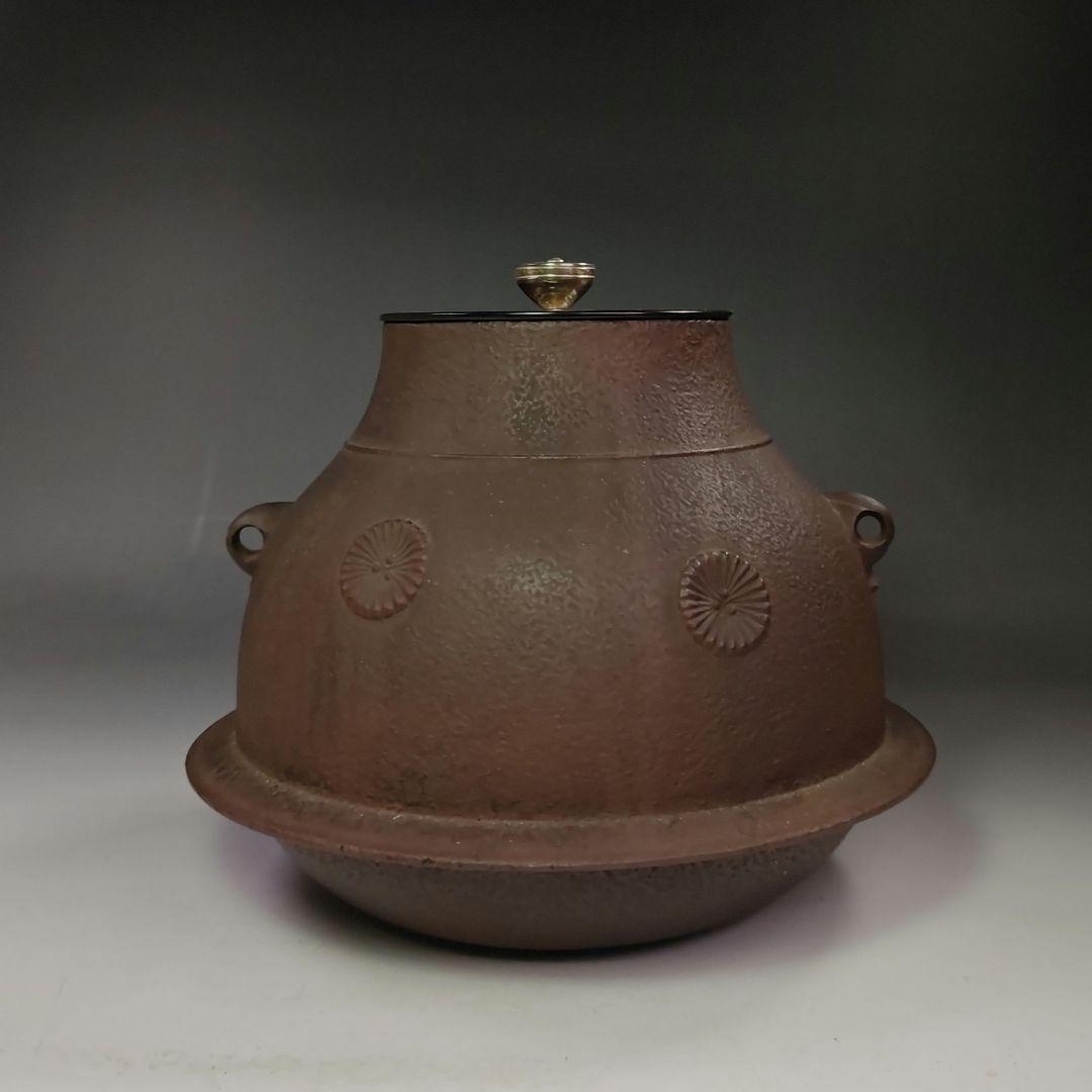 イ623 茶釜『釜師　菊地正直』『淡々斎好　唐松地紋　鶴首釜　銀独楽摘み　共箱』