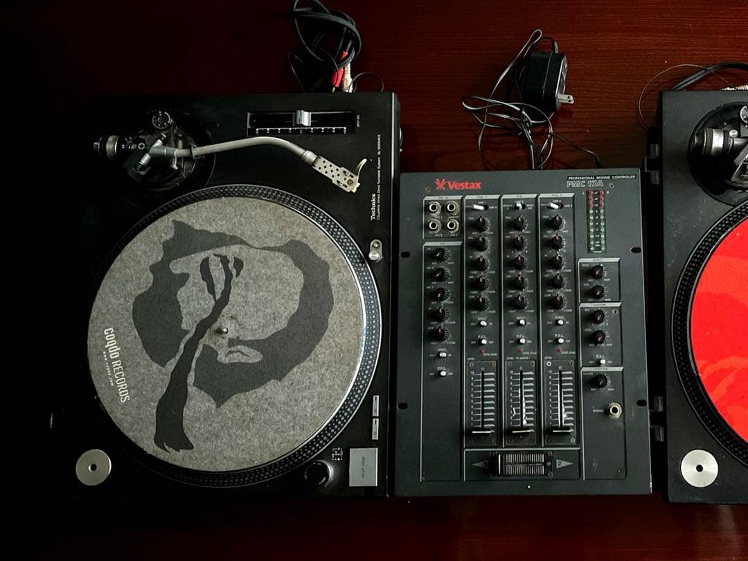 ターンテーブル2台 SL1200MK3 、ミキサー Vestax PMC17A