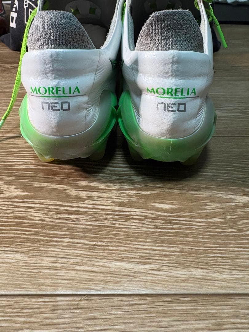ミズノモレリアネオ4限定カラー緑