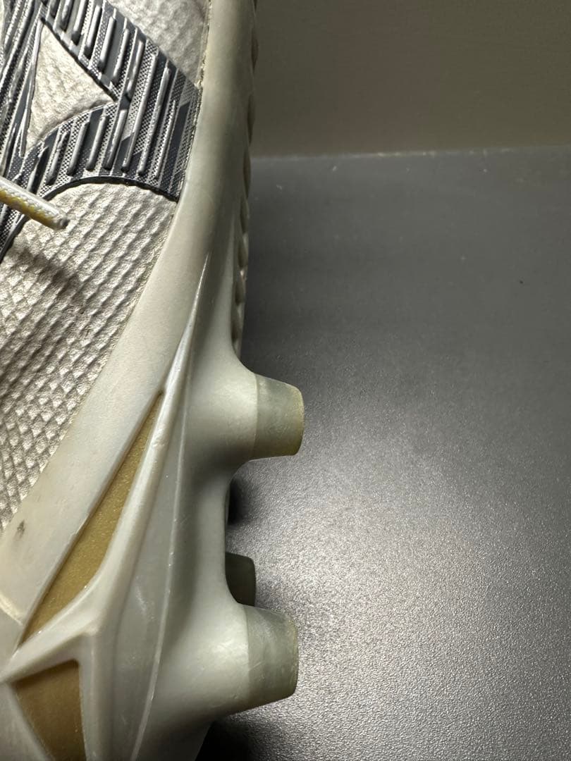 ミズノ モレリア ネオ IV (Morelia Neo 4) シルバー カラー