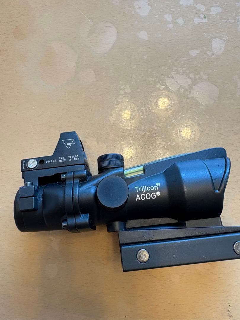 ［最終値下げ］Trijicon ACOG ブラック レッドドットサイト付き
