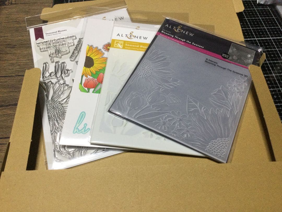 アルテニューSeasonal Bloom スタンプ・ダイ・フォルダー・ステンシル