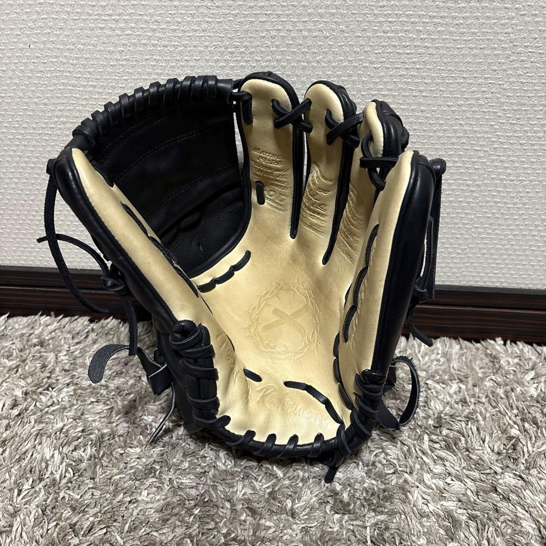 Absolutely Ridiculous \"Bible Glove\"硬式投手用